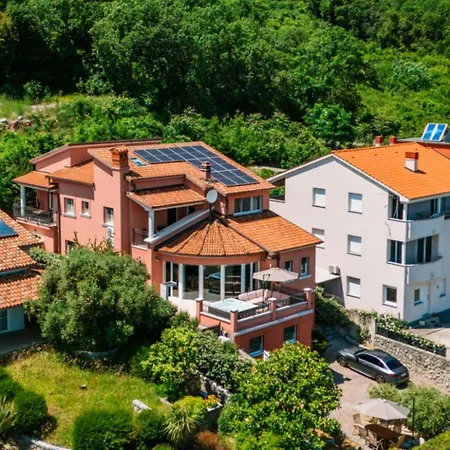 דירה Grosszuegiges- Modernes Mit Terrasse Und Meerblick By Interhome אופטיה