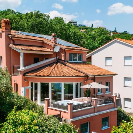 Grosszuegiges- Modernes Mit Terrasse Und Meerblick By Interhome דירה