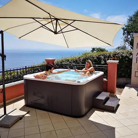 דירה Grosszuegiges- Modernes Mit Terrasse Und Meerblick By Interhome *