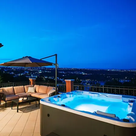 Grosszuegiges- Modernes Mit Terrasse Und Meerblick By Interhome דירה אופטיה