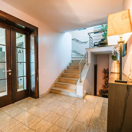 דירה Grosszuegiges- Modernes Mit Terrasse Und Meerblick By Interhome