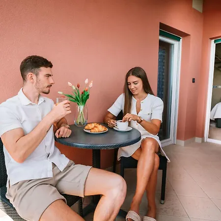 Grosszuegiges- Modernes Mit Terrasse Und Meerblick By Interhome דירה אופטיה