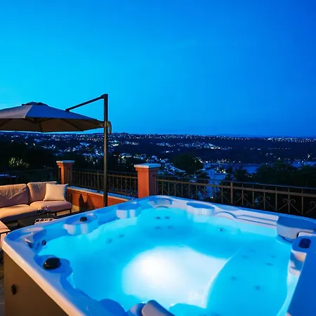 Grosszuegiges- Modernes Mit Terrasse Und Meerblick By Interhome