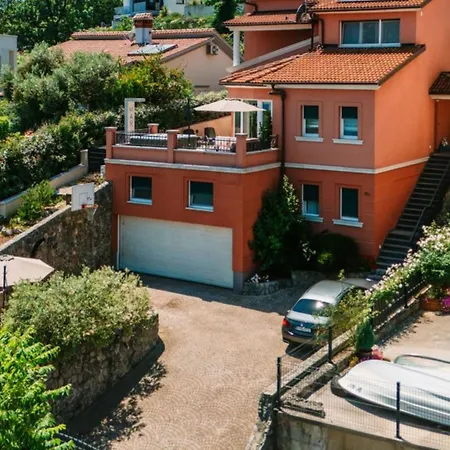 Grosszuegiges- Modernes Mit Terrasse Und Meerblick By Interhome דירה *